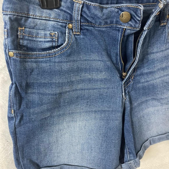 D. Jeans Classic Blue Jean Shorts - Picture 3 of 4